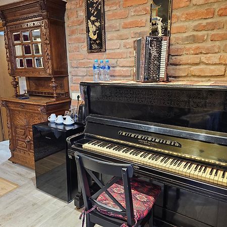 Brooch Boutique Hotel Тбілісі Екстер'єр фото