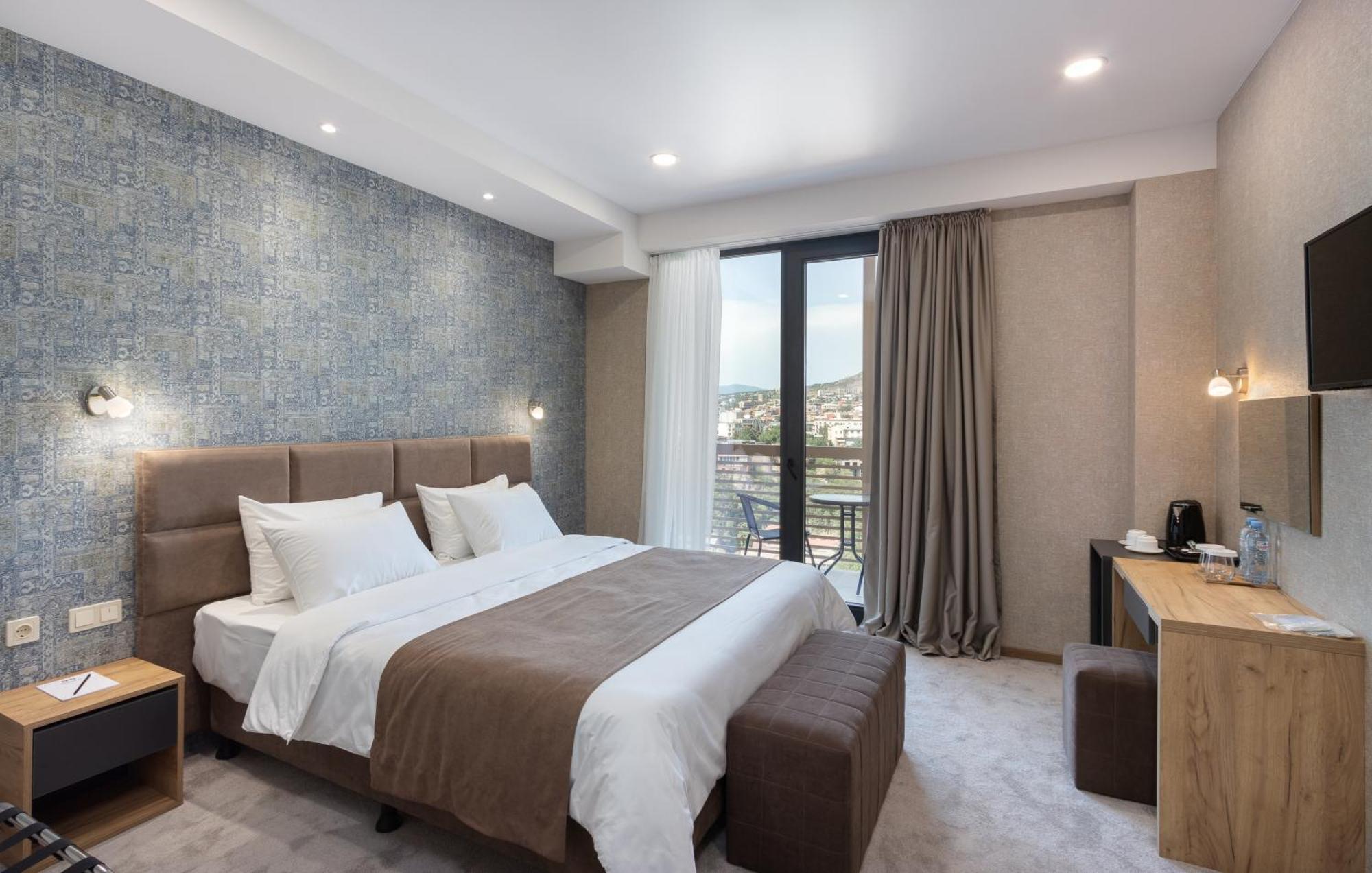 Brooch Boutique Hotel Тбілісі Екстер'єр фото