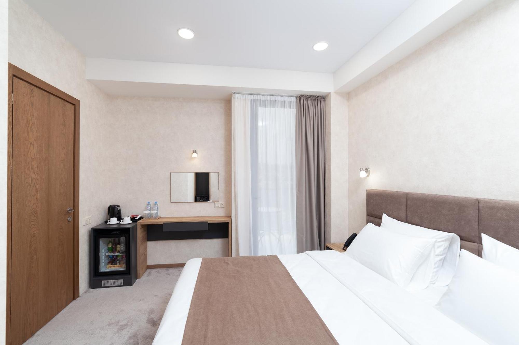 Brooch Boutique Hotel Тбілісі Екстер'єр фото