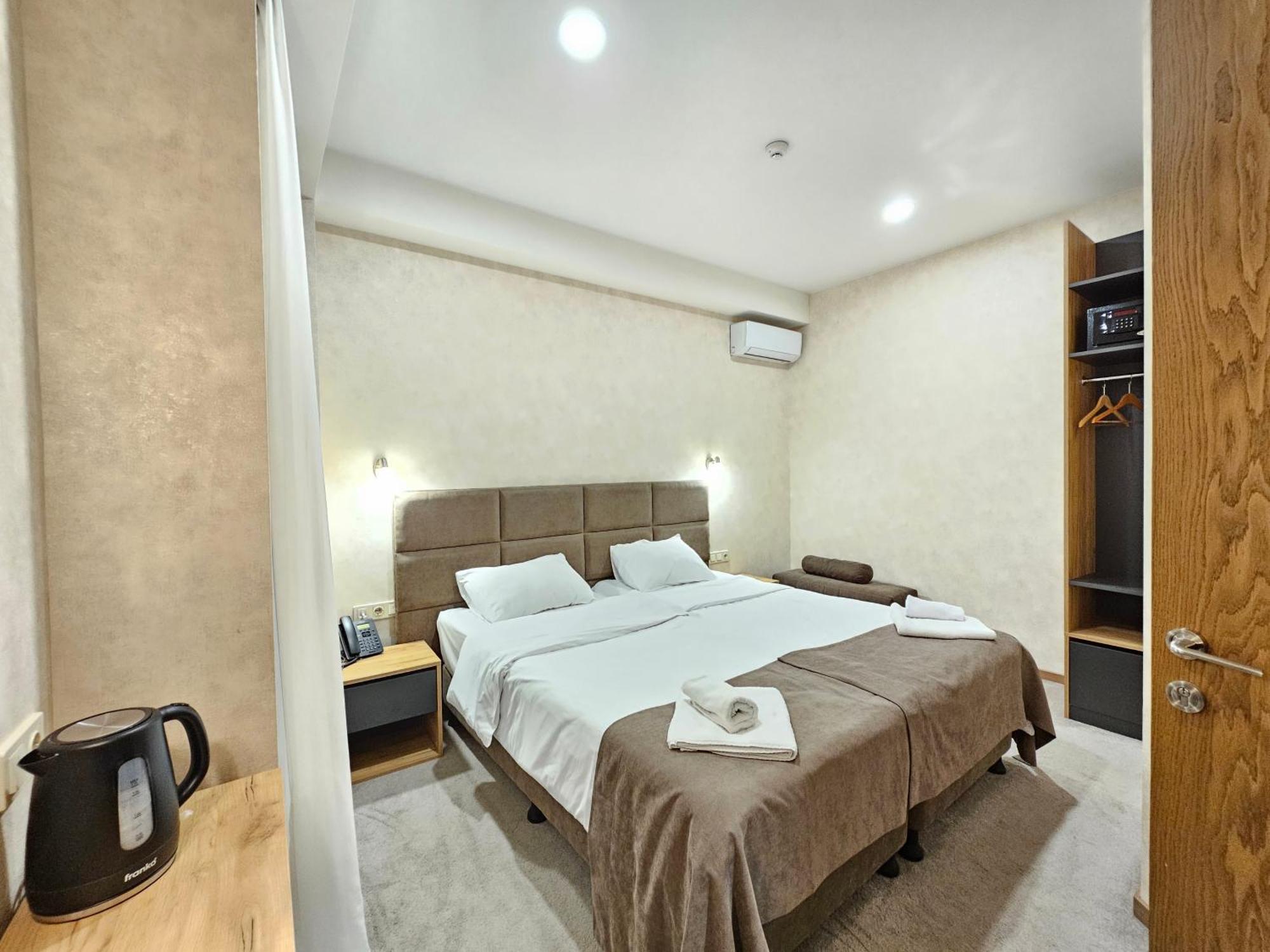 Brooch Boutique Hotel Тбілісі Екстер'єр фото