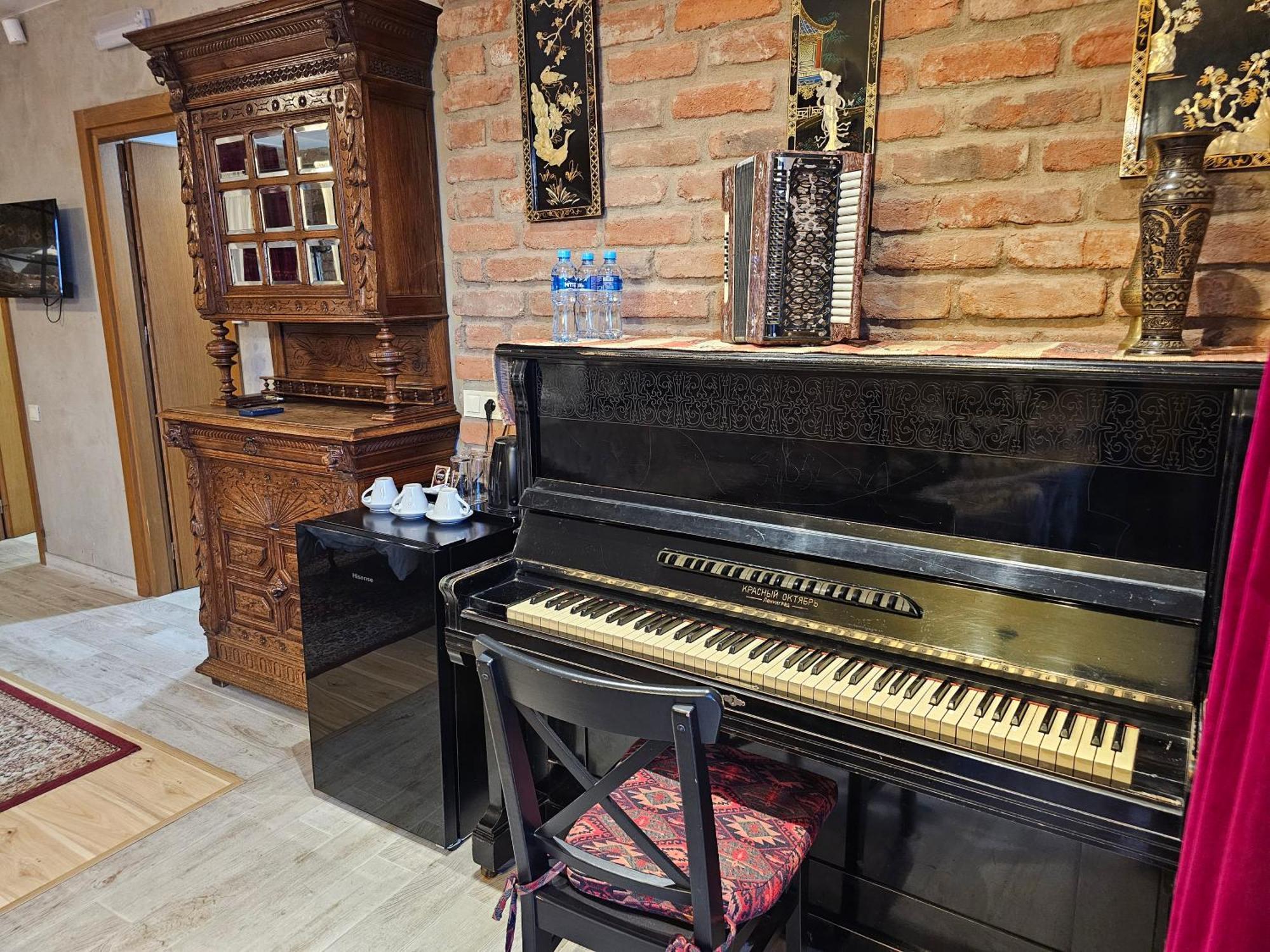 Brooch Boutique Hotel Тбілісі Екстер'єр фото